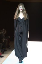 ヨウジヤマモト(Yohji Yamamoto)、爽快感あふれる最新ウィメンズ・コレクション - 2011年春夏｜写真12
