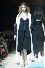 ヨウジヤマモト(Yohji Yamamoto)、爽快感あふれる最新ウィメンズ・コレクション - 2011年春夏｜写真13