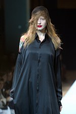 ヨウジヤマモト(Yohji Yamamoto)、爽快感あふれる最新ウィメンズ・コレクション - 2011年春夏｜写真15