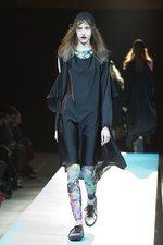 ヨウジヤマモト(Yohji Yamamoto)、爽快感あふれる最新ウィメンズ・コレクション - 2011年春夏｜写真16