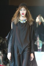 ヨウジヤマモト(Yohji Yamamoto)、爽快感あふれる最新ウィメンズ・コレクション - 2011年春夏｜写真17