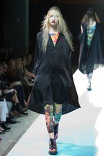ヨウジヤマモト(Yohji Yamamoto)、爽快感あふれる最新ウィメンズ・コレクション - 2011年春夏｜写真18