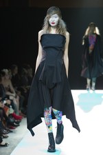 ヨウジヤマモト(Yohji Yamamoto)、爽快感あふれる最新ウィメンズ・コレクション - 2011年春夏｜写真20