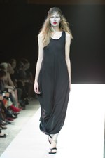 ヨウジヤマモト(Yohji Yamamoto)、爽快感あふれる最新ウィメンズ・コレクション - 2011年春夏｜写真21