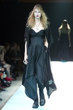 ヨウジヤマモト(Yohji Yamamoto)、爽快感あふれる最新ウィメンズ・コレクション - 2011年春夏｜写真30