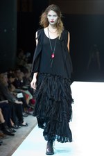 ヨウジヤマモト(Yohji Yamamoto)、爽快感あふれる最新ウィメンズ・コレクション - 2011年春夏｜写真32