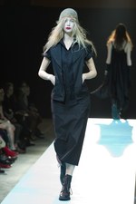 ヨウジヤマモト(Yohji Yamamoto)、爽快感あふれる最新ウィメンズ・コレクション - 2011年春夏｜写真38
