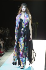 ヨウジヤマモト(Yohji Yamamoto)、爽快感あふれる最新ウィメンズ・コレクション - 2011年春夏｜写真46