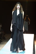 ヨウジヤマモト(Yohji Yamamoto)、爽快感あふれる最新ウィメンズ・コレクション - 2011年春夏｜写真50