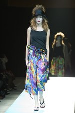 ヨウジヤマモト(Yohji Yamamoto)、爽快感あふれる最新ウィメンズ・コレクション - 2011年春夏｜写真57