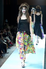 ヨウジヤマモト(Yohji Yamamoto)、爽快感あふれる最新ウィメンズ・コレクション - 2011年春夏｜写真59