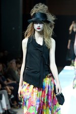 ヨウジヤマモト(Yohji Yamamoto)、爽快感あふれる最新ウィメンズ・コレクション - 2011年春夏｜写真62