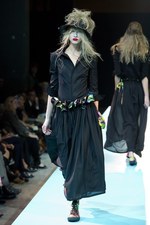ヨウジヤマモト(Yohji Yamamoto)、爽快感あふれる最新ウィメンズ・コレクション - 2011年春夏｜写真64