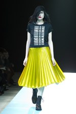 ヨウジヤマモト(Yohji Yamamoto)、爽快感あふれる最新ウィメンズ・コレクション - 2011年春夏｜写真65