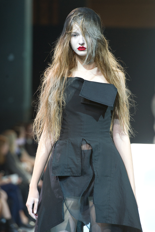 ヨウジヤマモト(Yohji Yamamoto) 2011年春夏ウィメンズコレクション  - 写真10