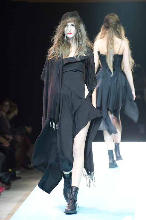 ヨウジヤマモト(Yohji Yamamoto) 2011年春夏ウィメンズコレクション  - 写真11