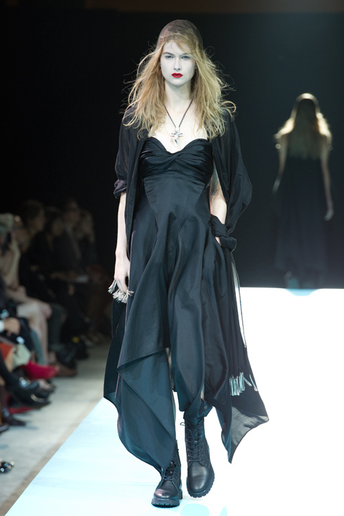 ヨウジヤマモト(Yohji Yamamoto) 2011年春夏ウィメンズコレクション  - 写真31