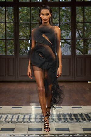 ミュグレー(MUGLER) 2025年春夏ウィメンズコレクション  - 写真12