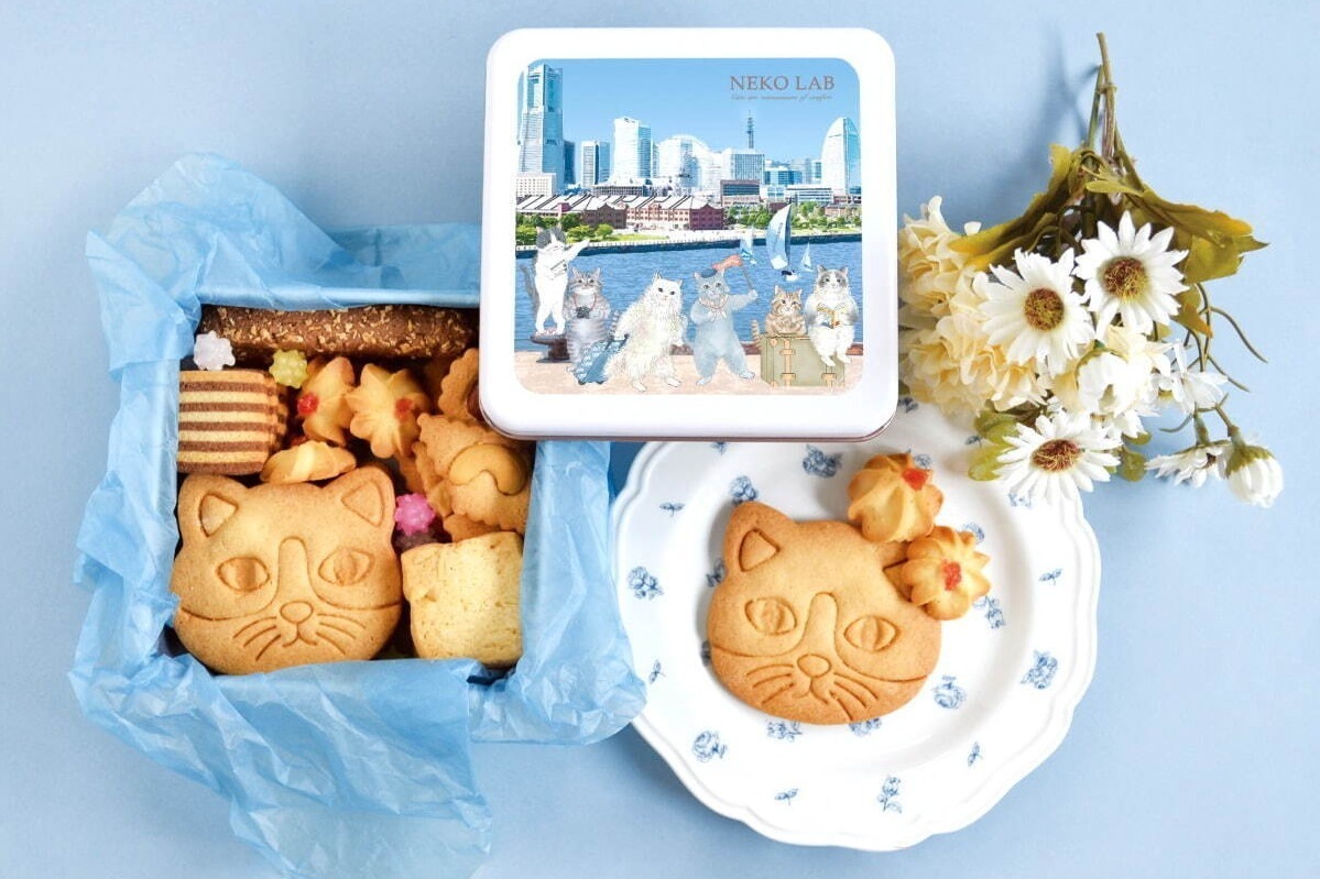 秋の味覚｜“猫好き必見”クッキー缶がそごう横浜限定で、猫型クッキー×横浜旅行を楽しむ猫たちのパッケージ