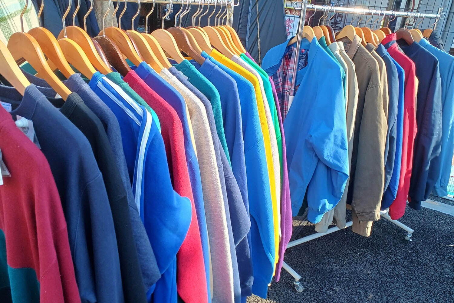 古着｜「下北沢古着マーケットプラス」駅前広場に多数の古着屋が集結、10月開催は“秋物”に焦点