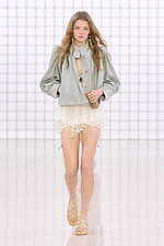 クロエ 2025年夏コレクション - 過ぎ去ってはまた訪れる幻想的な夏｜写真8