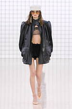 クロエ 2025年夏コレクション - 過ぎ去ってはまた訪れる幻想的な夏｜写真17