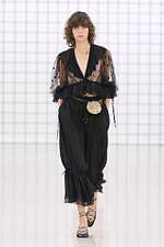 クロエ 2025年夏コレクション - 過ぎ去ってはまた訪れる幻想的な夏｜写真18