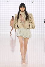 クロエ 2025年夏コレクション - 過ぎ去ってはまた訪れる幻想的な夏｜写真27