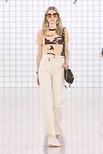 クロエ 2025年夏コレクション - 過ぎ去ってはまた訪れる幻想的な夏｜写真32