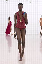 クロエ 2025年夏コレクション - 過ぎ去ってはまた訪れる幻想的な夏｜写真48