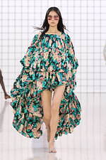 クロエ 2025年夏コレクション - 過ぎ去ってはまた訪れる幻想的な夏｜写真56