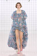 クロエ 2025年夏コレクション - 過ぎ去ってはまた訪れる幻想的な夏｜写真60