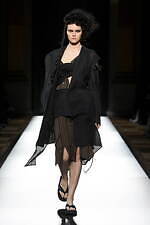 ヨウジヤマモト 2025年春夏ウィメンズコレクション - 透き通る布地と空間、軽やかな躍動｜写真4