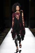 ヨウジヤマモト 2025年春夏ウィメンズコレクション - 透き通る布地と空間、軽やかな躍動｜写真9