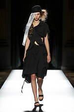 ヨウジヤマモト 2025年春夏ウィメンズコレクション - 透き通る布地と空間、軽やかな躍動｜写真10