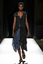 ヨウジヤマモト 2025年春夏ウィメンズコレクション - 透き通る布地と空間、軽やかな躍動｜写真12