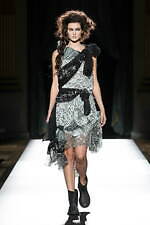 ヨウジヤマモト 2025年春夏ウィメンズコレクション - 透き通る布地と空間、軽やかな躍動｜写真13