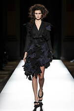 ヨウジヤマモト 2025年春夏ウィメンズコレクション - 透き通る布地と空間、軽やかな躍動｜写真28