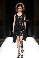 ヨウジヤマモト 2025年春夏ウィメンズコレクション - 透き通る布地と空間、軽やかな躍動｜写真36