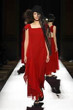 ヨウジヤマモト 2025年春夏ウィメンズコレクション - 透き通る布地と空間、軽やかな躍動｜写真42