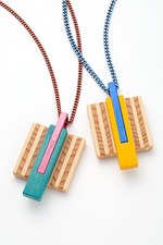 イッセイ ミヤケより、曲線美＆ぬくもりを感じる木工アクセサリー限定発売 - 新宿や神戸で｜写真7