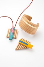 イッセイ ミヤケより、曲線美＆ぬくもりを感じる木工アクセサリー限定発売 - 新宿や神戸で｜写真10