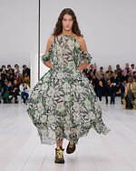 ロエベ2025年春夏ウィメンズコレクション、研ぎ澄まされたアウトライン｜写真3