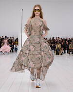 ロエベ2025年春夏ウィメンズコレクション、研ぎ澄まされたアウトライン｜写真15