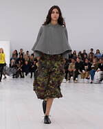 ロエベ2025年春夏ウィメンズコレクション、研ぎ澄まされたアウトライン｜写真26