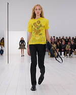 ロエベ2025年春夏ウィメンズコレクション、研ぎ澄まされたアウトライン｜写真27