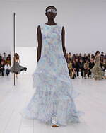 ロエベ2025年春夏ウィメンズコレクション、研ぎ澄まされたアウトライン｜写真30