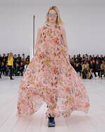 ロエベ2025年春夏ウィメンズコレクション、研ぎ澄まされたアウトライン｜写真32