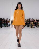 ロエベ2025年春夏ウィメンズコレクション、研ぎ澄まされたアウトライン｜写真34