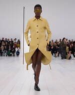 ロエベ2025年春夏ウィメンズコレクション、研ぎ澄まされたアウトライン｜写真35